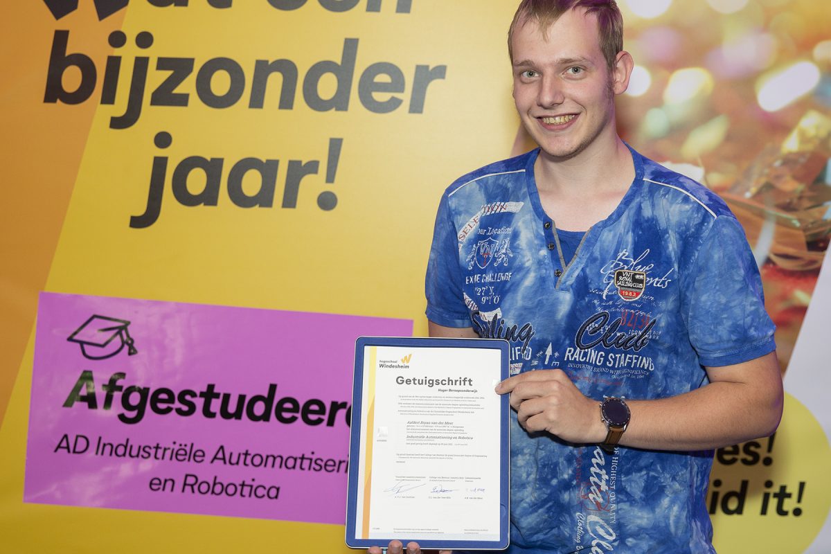 Eerste diploma’s Industriële Automatisering en Robotica